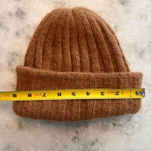 Classic Ribbed Knit Beanie - Brown